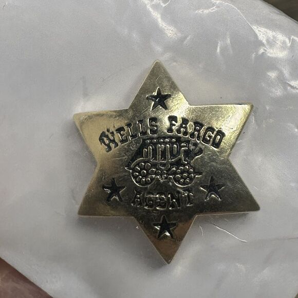 2 Wells Fargo Employee Pins 5 Year Service Award WF Agent Stagecoach Star Lapel - Picture 8 of 11